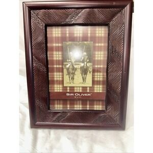 Sir Oliver Wood Picture‎ Frame With Detailing Around The Picture